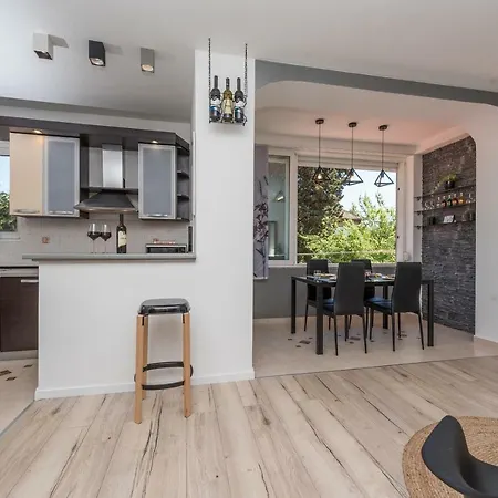 Tina - Kolovare * Zadar