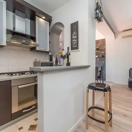 Tina - Kolovare Apartamento *