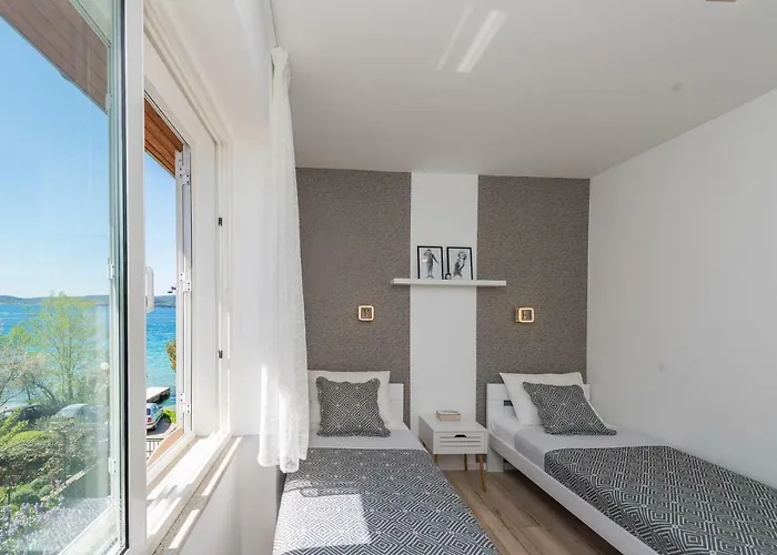 Tina - Kolovare Appartement *