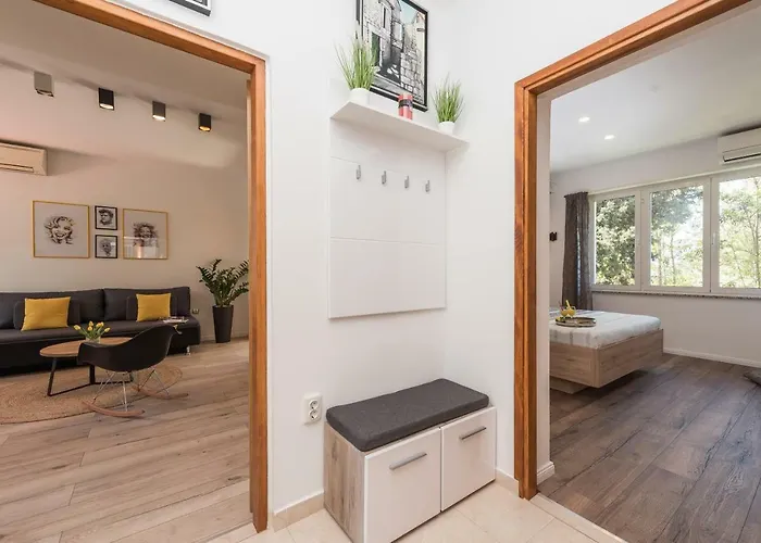 Tina - Kolovare Appartement *