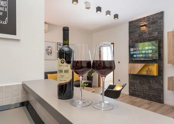 Tina - Kolovare Appartement *