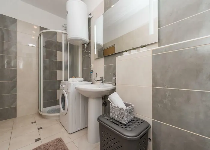 Tina - Kolovare Appartement *