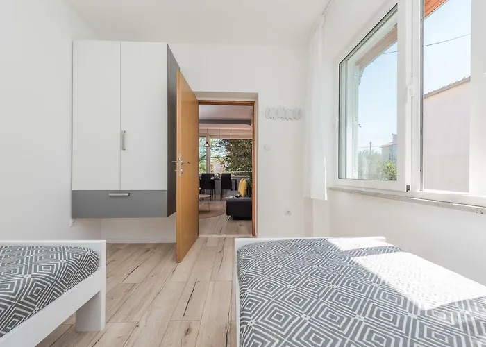 Apartment Tina - Kolovare Beach * Ζαντάρ