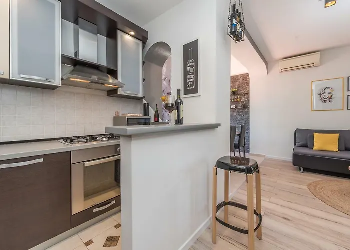 Apartment Tina - Kolovare Beach Διαμέρισμα *